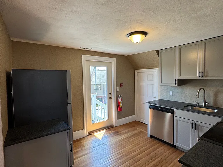 1375 Wampanoag Trl #1 — Photo 4