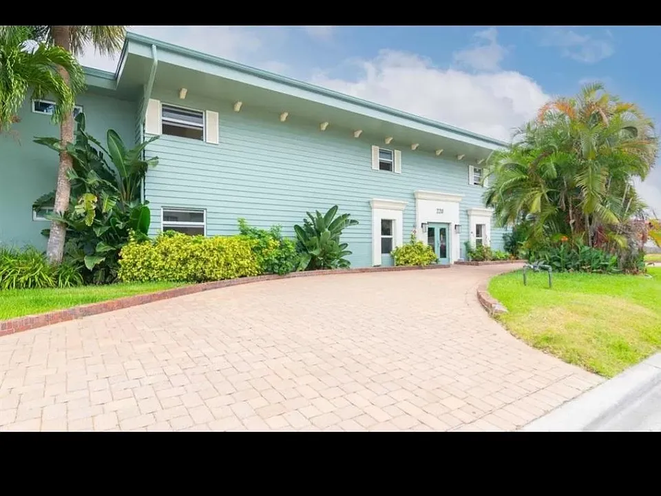 220 Columbia Dr #4