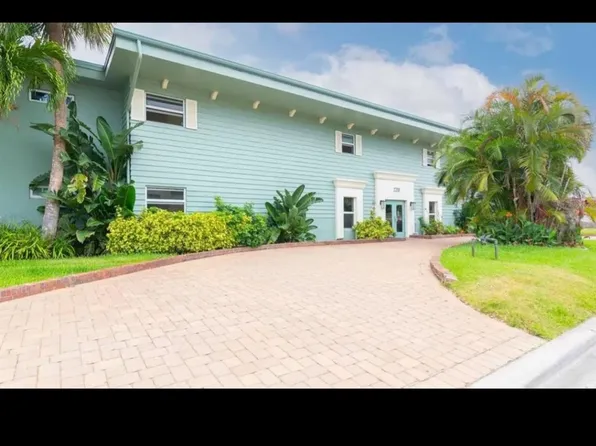 220 Columbia Dr, Cape Canaveral, FL