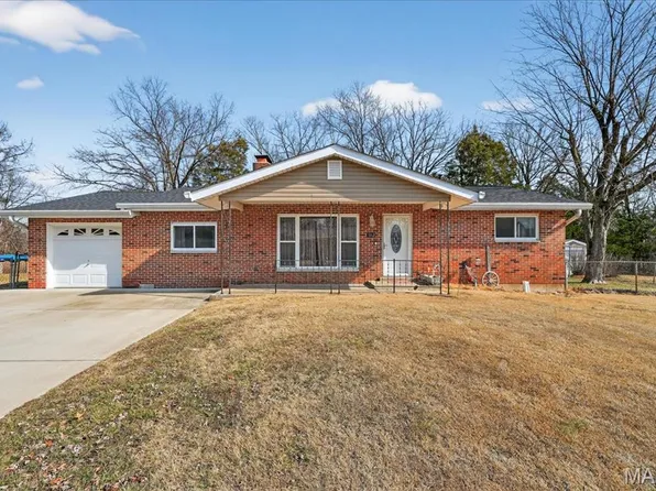 1812 Debbie Dr, High Ridge, MO 63049