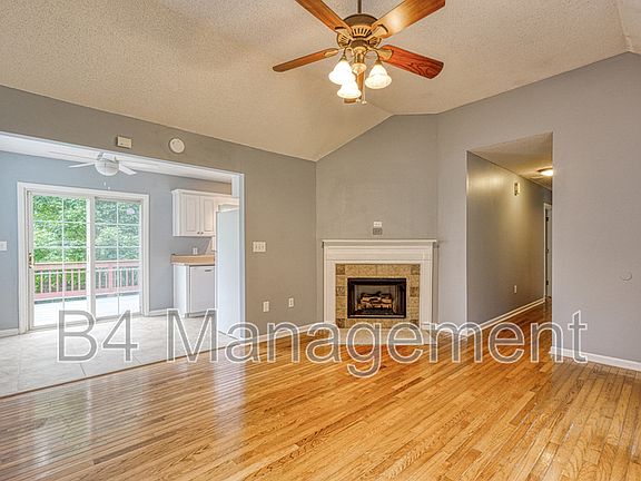 5th image of 208 Cotton Creek Dr