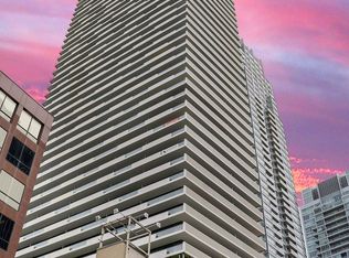 2221 Yonge St #3402, Toronto, ON