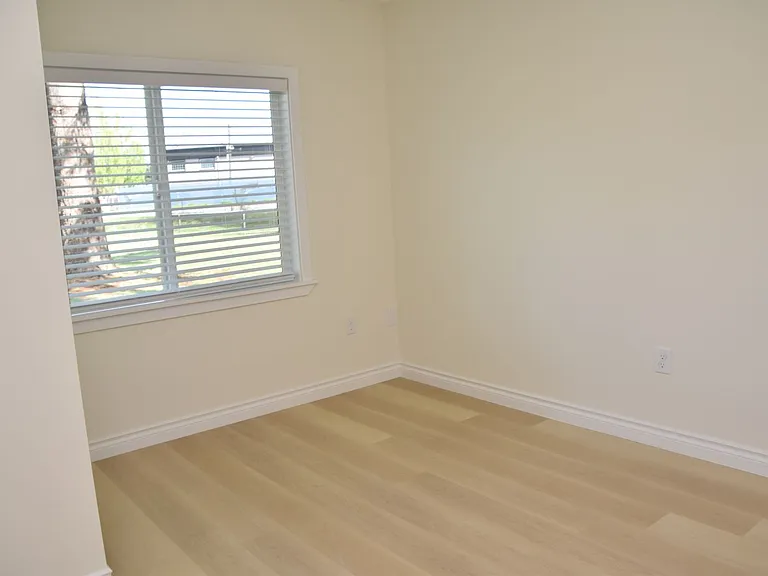 5724 Hillcrest Dr SW — Photo 2