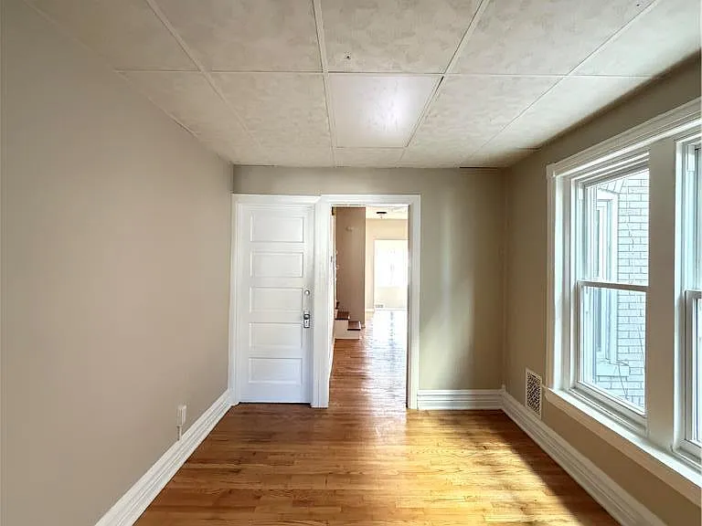 230 E Fairview St — Photo 5