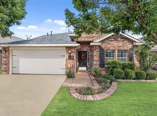 704 Cheryl St, Crowley, TX 76036