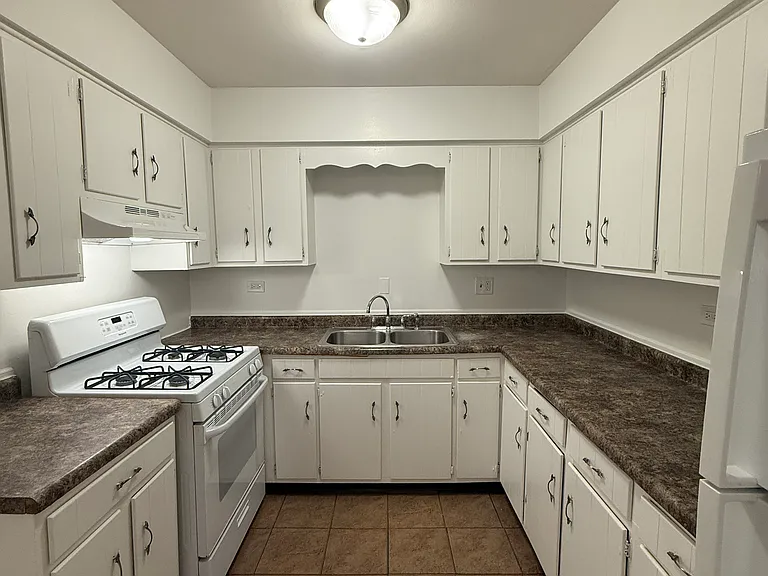 520 Mill Rd #1K — Photo 2