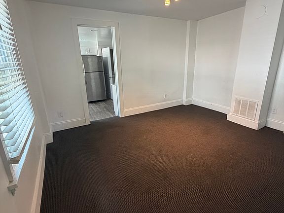 3rd image of 129 Ardmore Ave