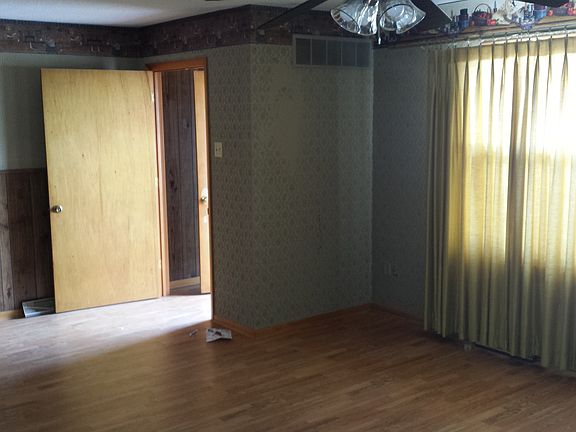 4th image of 109 W Caldwell St