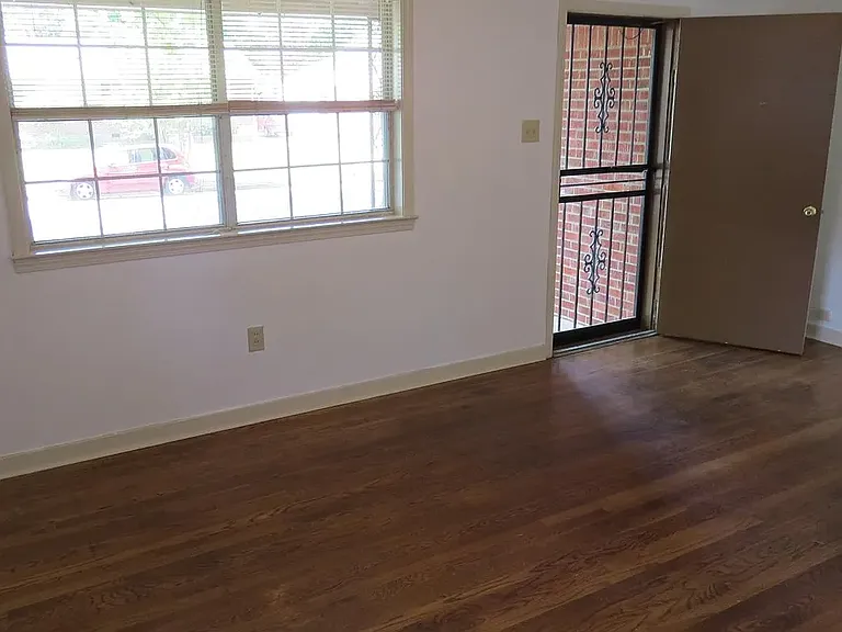 376 Malboro Rd — Photo 3
