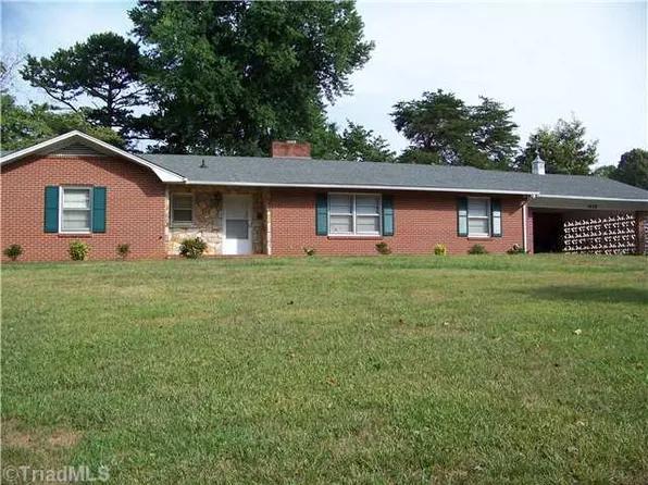 1630 Turfwood Dr, Pfafftown, NC 27040
