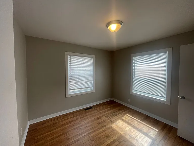 2044 S Hampton Ave — Photo 2