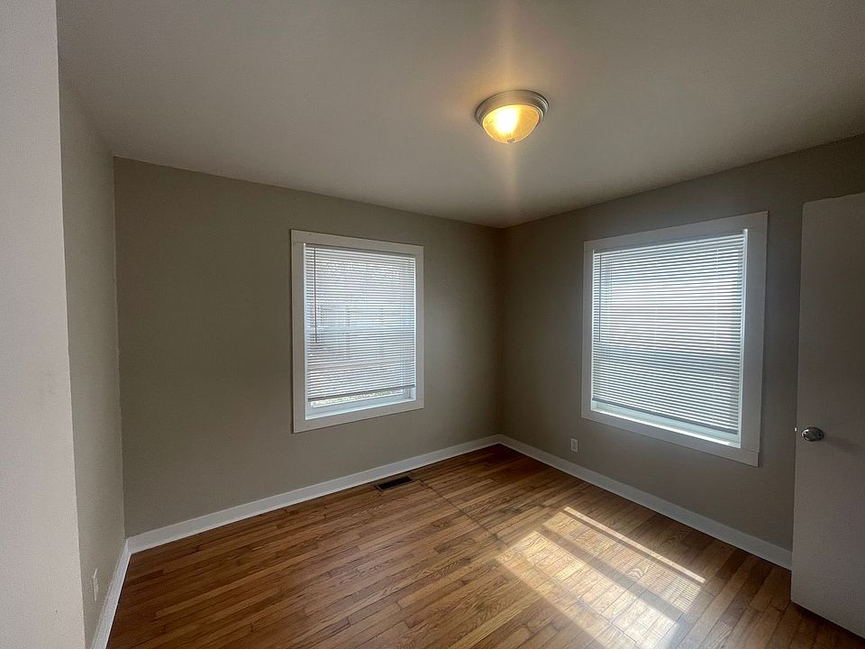 2nd image of 2044 S Hampton Ave