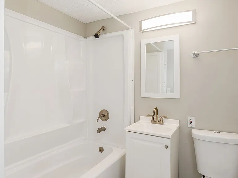 68 W Park Ave — Photo 21