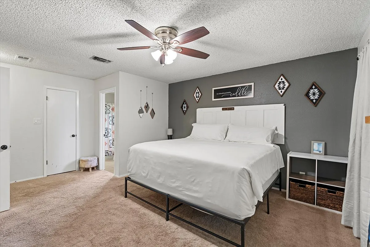 4 bed, 1730 sqft, $4,500 — Photo 3