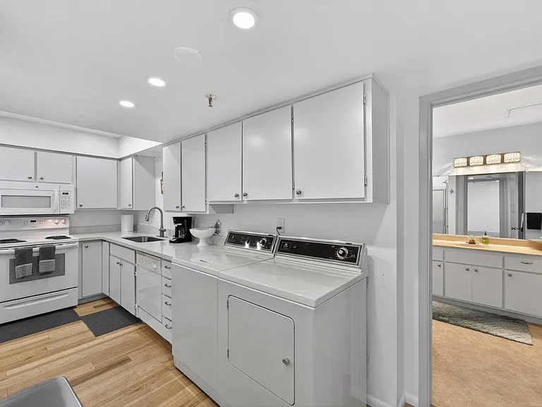 425 S Parkcrest #334 — Photo 13