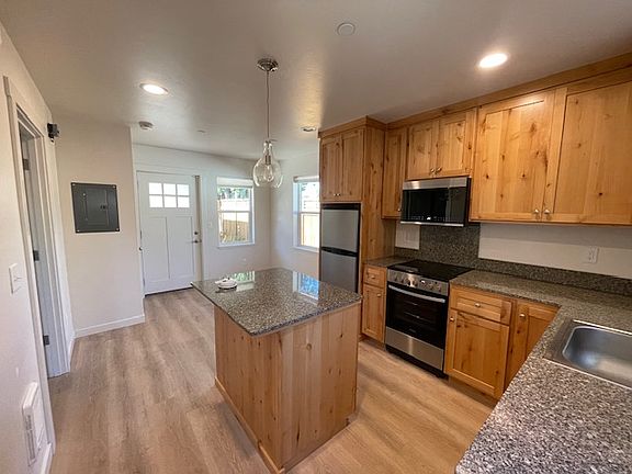 4th image of 164 N Laurel St #1