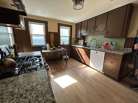 3rd image of 54 Frederick Ave #1