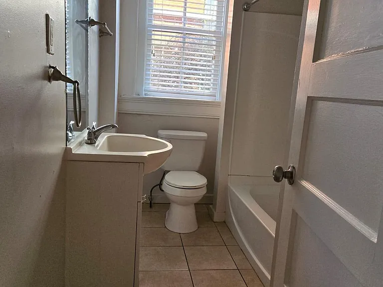 129 S Sycamore St #1 — Photo 5