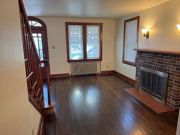 3rd image of 602 York St