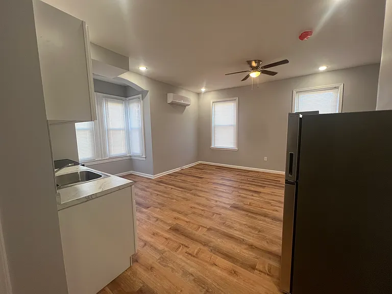 1144 W Huntingdon St #C — Photo 3