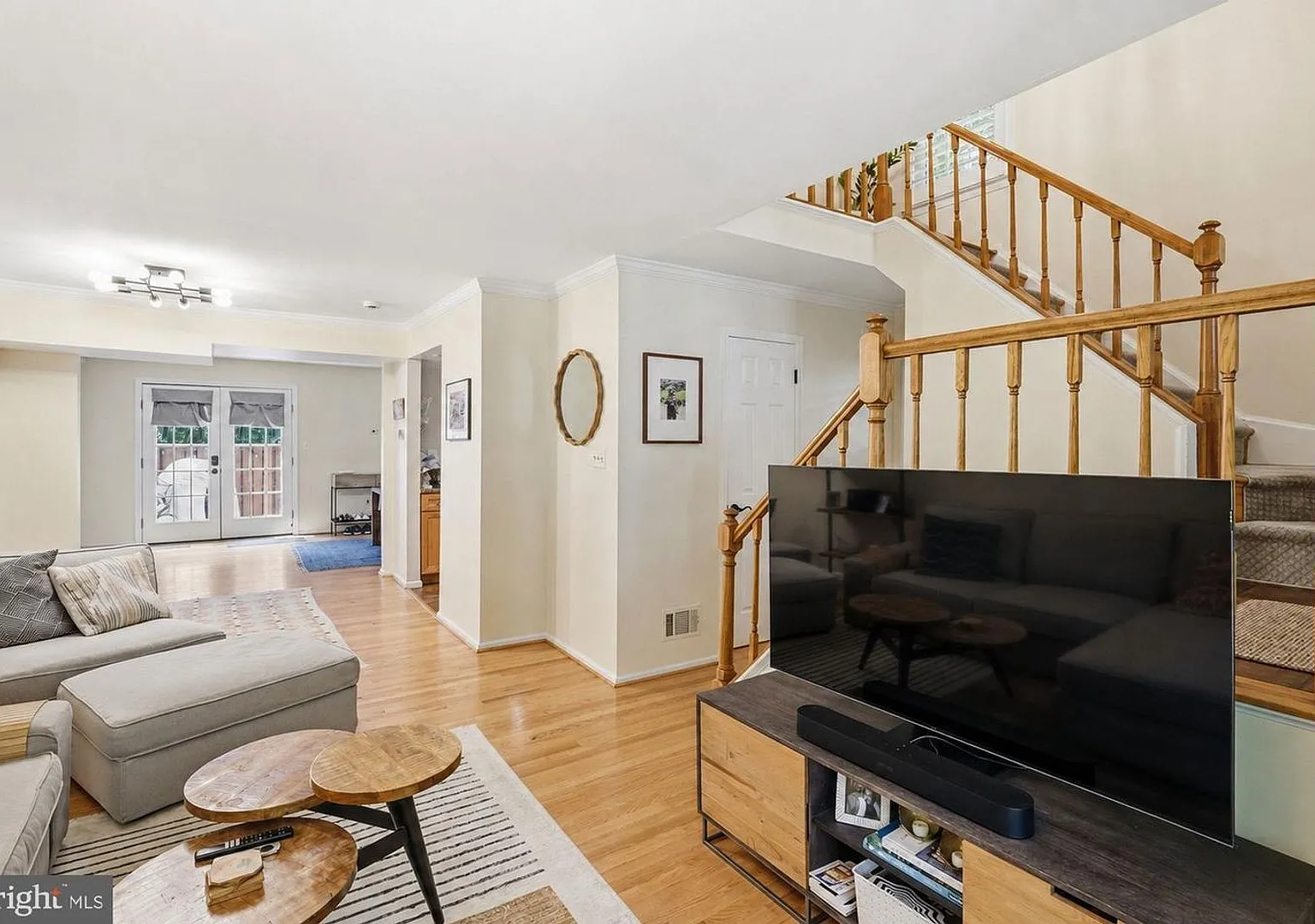 Welcome to 2510 S. Walter Reed Drive, a beautifully maintained residence nestled in one of Arling... — Photo 3