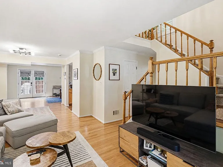 2510C S Walter Reed Dr — Photo 3