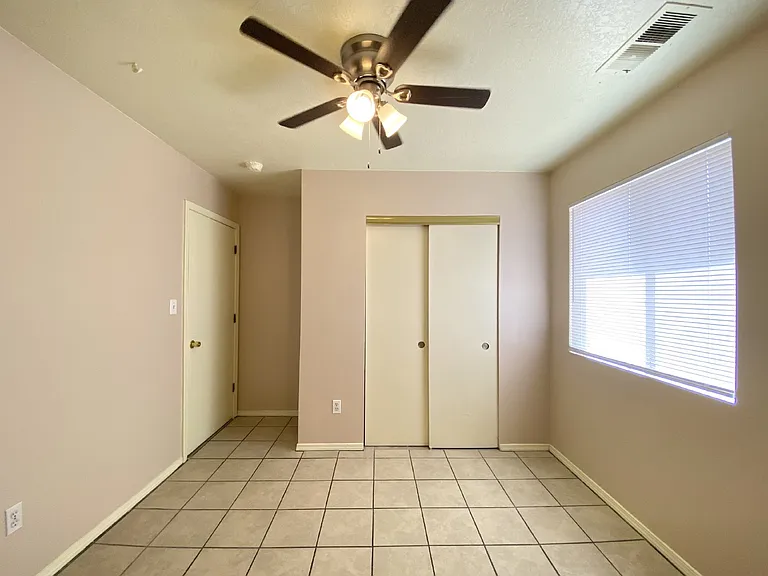 2 bed, 1.0 bath, 900 sqft, $1,195 — Photo 15