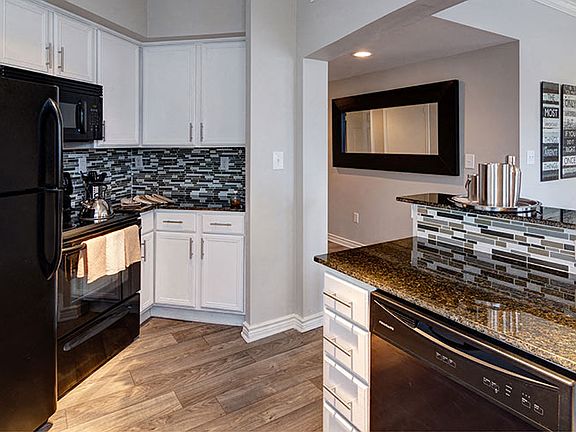 Quartz or Granite Countertops