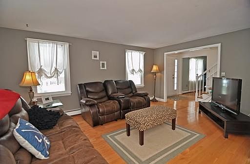 3rd image of 11 Tanglewood Dr