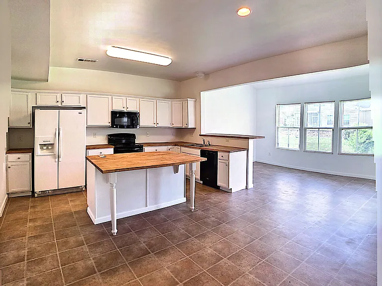 7612 Oakfield Way — Photo 10