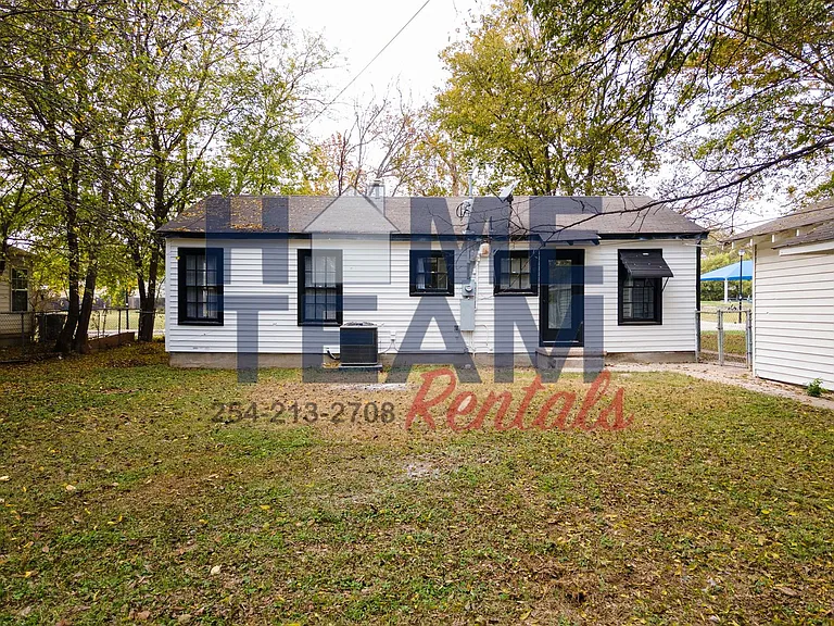 1108 Stewart St — Photo 13