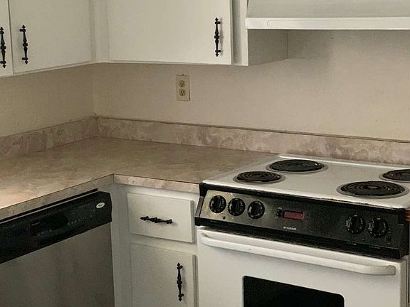 3rd image of 1621 SW Saint James Ct