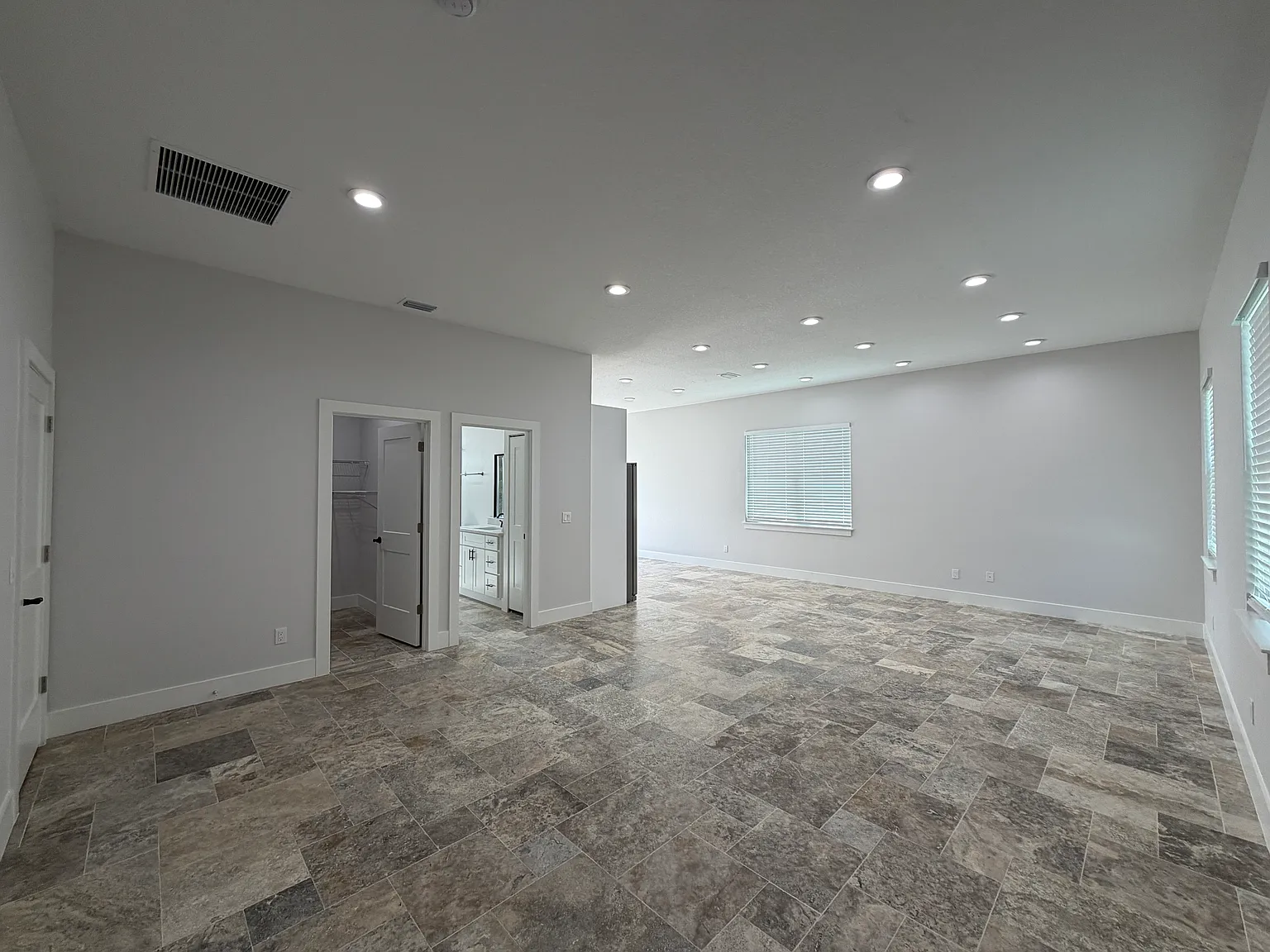 Studio, 700 sqft, $1,750 — Photo 4