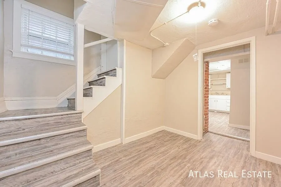 One Month Free! Spacious One-Bedroom Near Cheesman Park — Photo 4