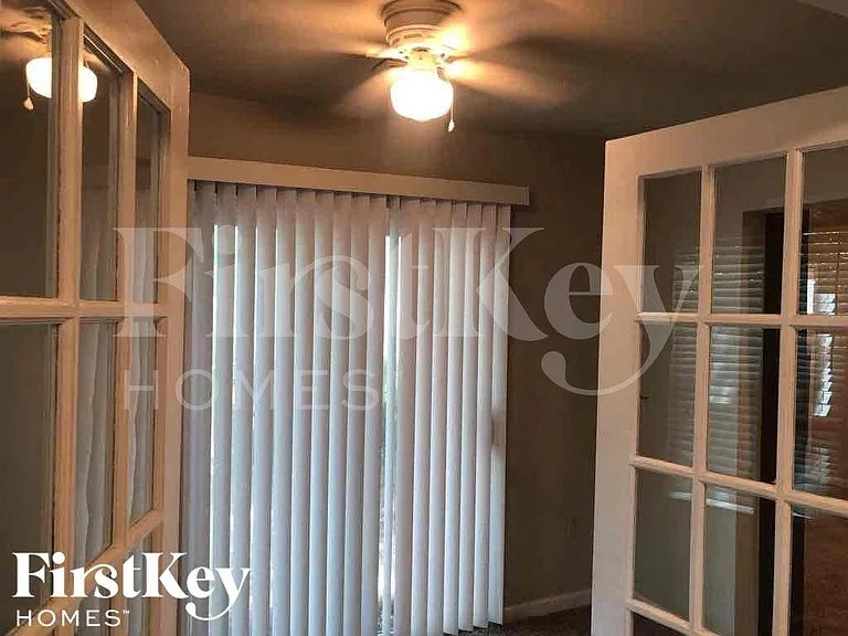 5457 Biffle Ct — Photo 8