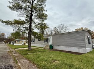 13 Wayne Ln, Chardon, OH 44024