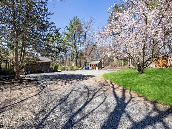 2nd image of 211 Mountain View Rd