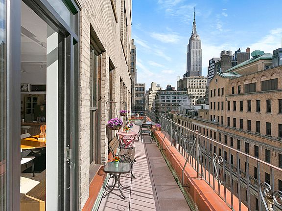 3rd image of 241 W 36th St APT 15F