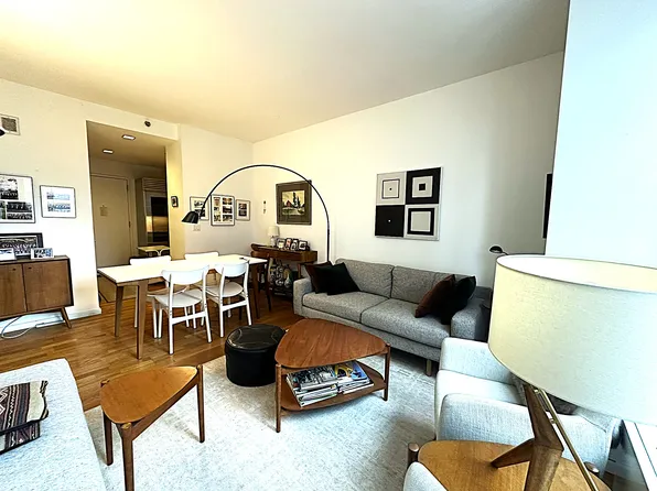 635 West 42nd Street image 6 of 26