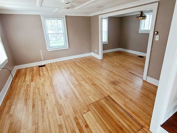 2nd image of 902 Caroline St