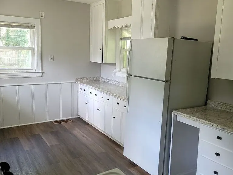 1411 Hill St — Photo 15