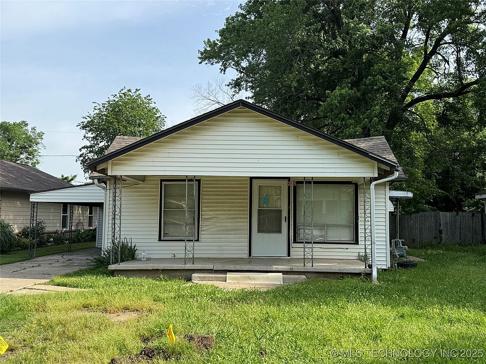 2nd image of 215 W Ross Ave