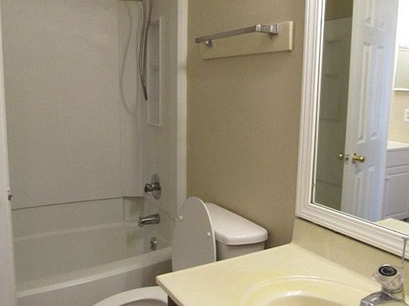 5th image of 3847B Belle Meade Dr