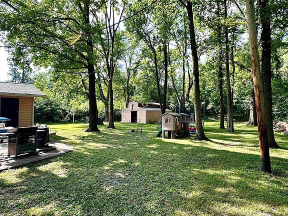 5th image of 909 North Rd