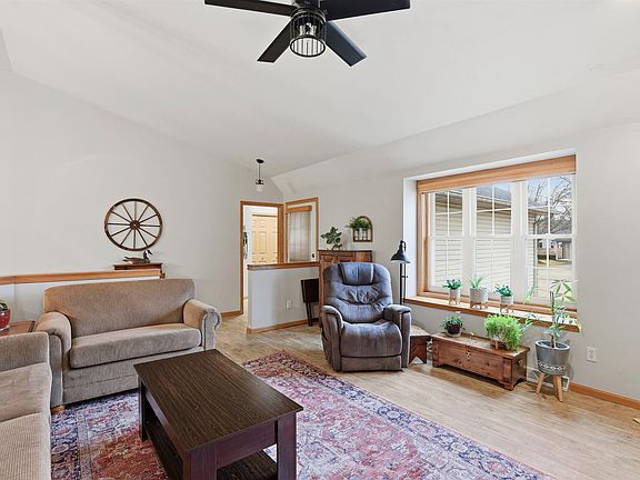 4th image of 22 Spencer Village Ct