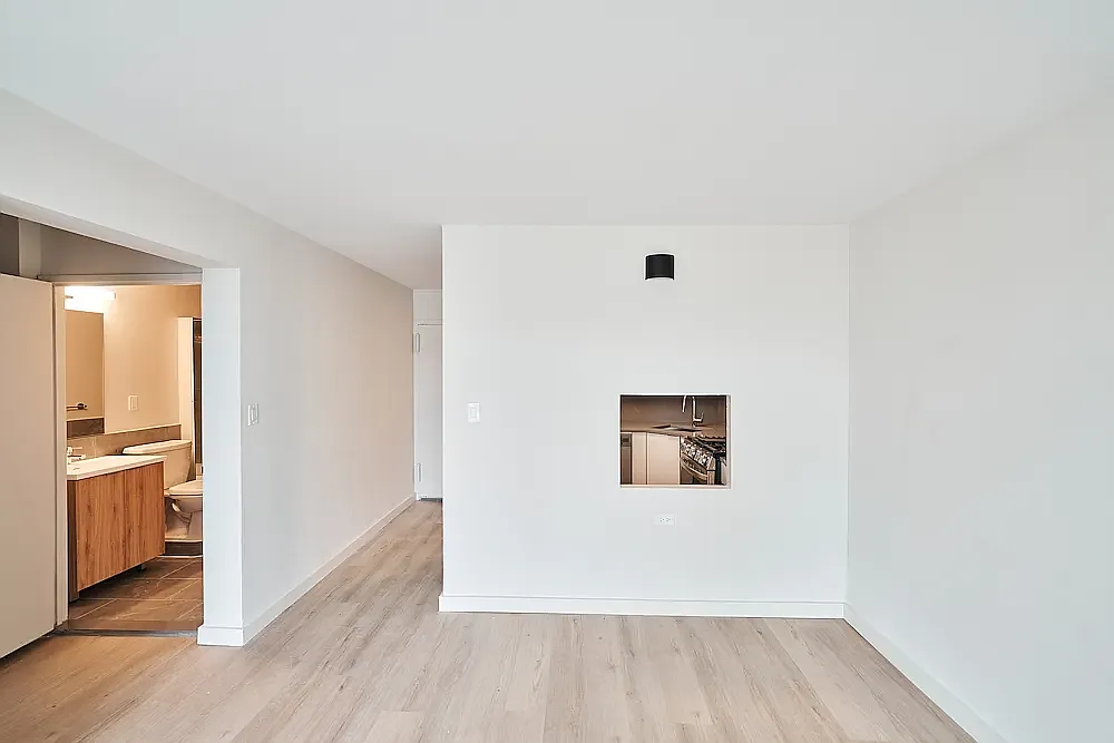 546 Main Street — Photo 2