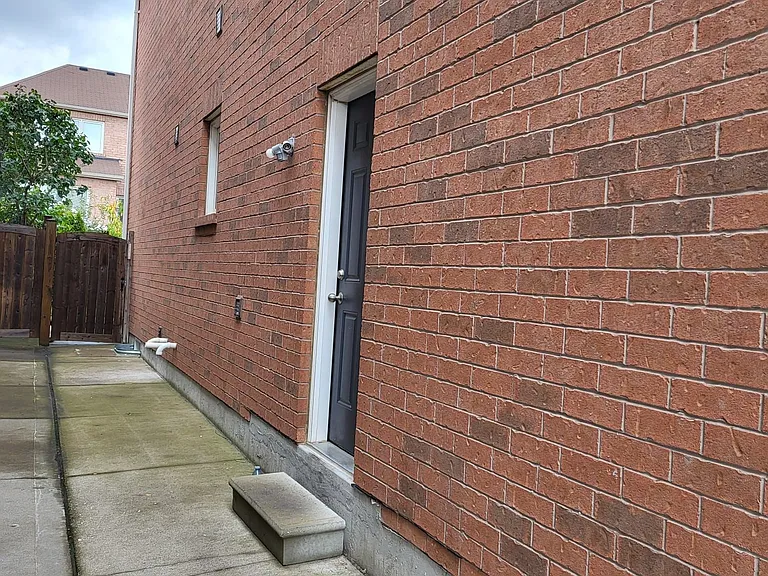 4 Singletree Rd #BASEMENT — Photo 2