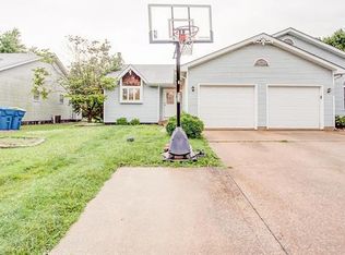 1213 Chancellor Dr, Edwardsville, IL 62025