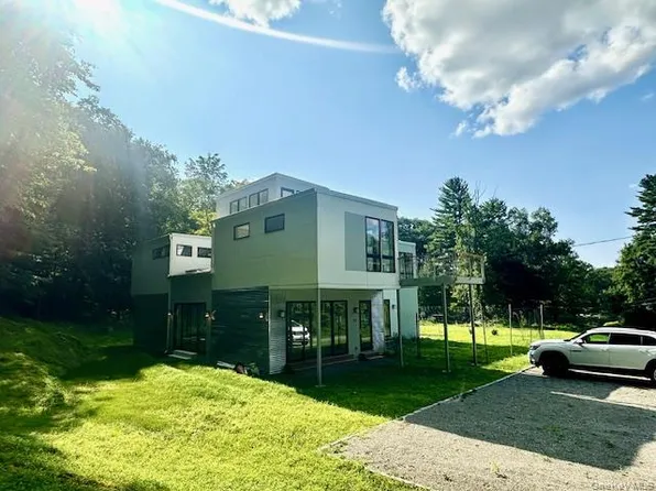 32 Brook Lane, Cortlandt Manor, NY 10567
