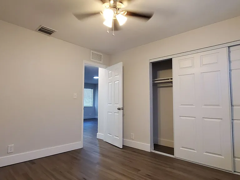 450 SW 2nd St #518 — Photo 3